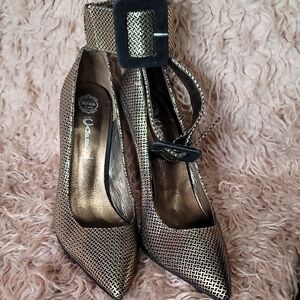 Elegant Gold and Black Women's Heels